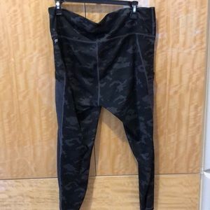 Fabletics army print style leggings with pockets!